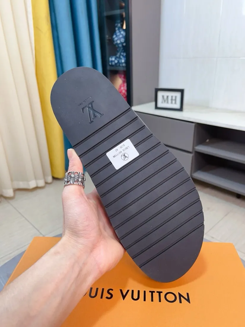 Men's shoes💰300🌹🌹【LV】Multi-color new men's slippers, original quality top version, original special cowhide presbyopia print➕sheepskin on the inside and side, non-slip combination sole, more stable walking, more comfortable and lightweight, high-end and generous, size: 38~44